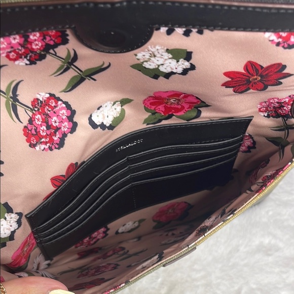 Stella and Dot- Camouflage Clutch with floral lining - Picture 5 of 12